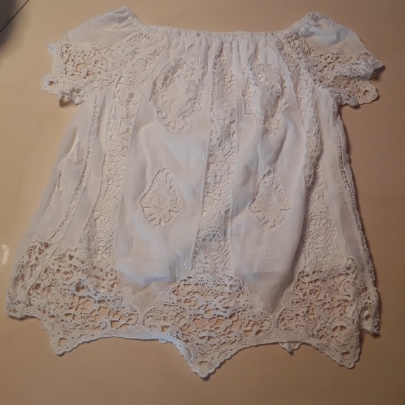 Day what?  Pretty white top - Picture 2 of 3